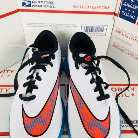 GS NIKE FREE HYPERVENOM 705390-10 Size 5.5 - Picture 4 of 8